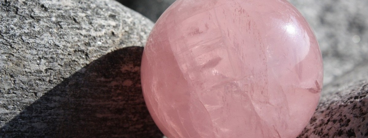 10 raisons pour lesquelles vous devriez acheter du quartz rose pour votre collection de bijoux