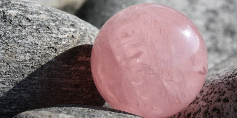 10 raisons pour lesquelles vous devriez acheter du quartz rose pour votre collection de bijoux